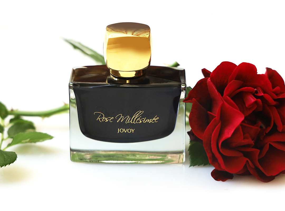 نقد-و-بررسی-عطر-jovoys-rose-millesimee-a-sunburst-rose-rich-as-cheesecake