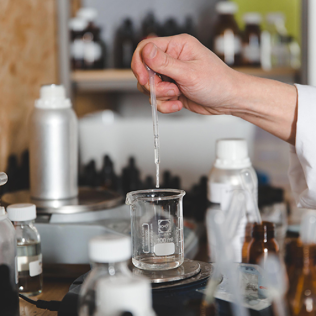 تکنیک‌های جدید شیمیایی در عطرسازی
