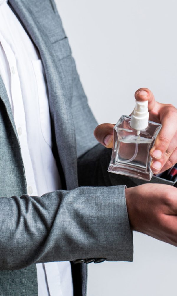 عطر یکی از ابزارهای مهم در افزایش جذابیت مردان