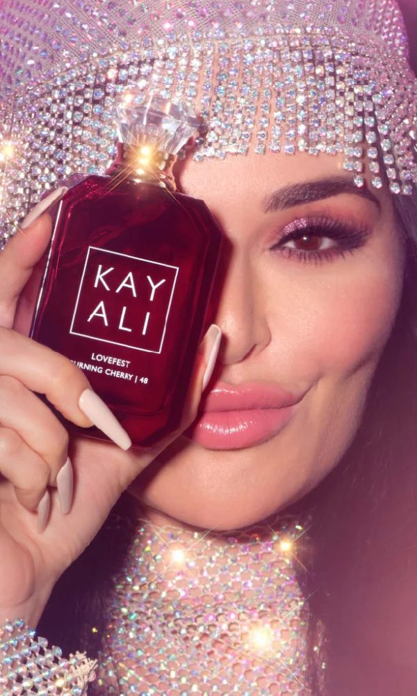 عطر زنانه با پخش بوی عالی