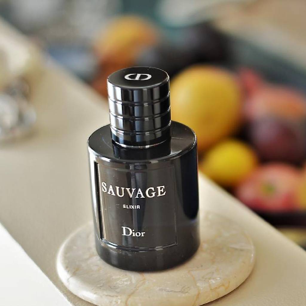 عطر و ادکلن را به کجا بزنیم؟ عطر برای ماندگاری بیشتر