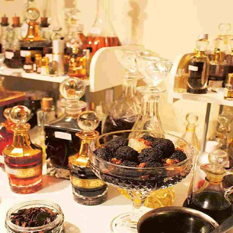 عطرهای اماراتی، با ترکیبی از روش های تولید سنتی و مدرن
